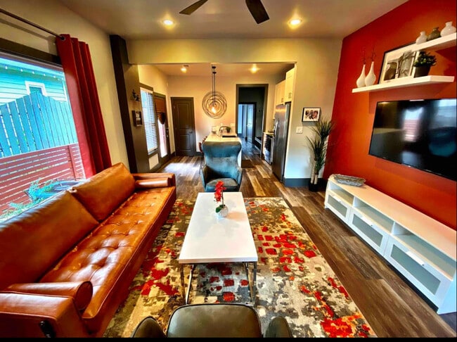 Photo - 762 Moreland Ave SE