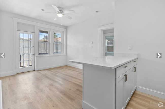 Building Photo - 20 Kenwood St Rental