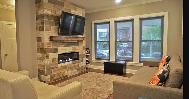 Building Photo - 3727 N Christiana Ave Unit 1