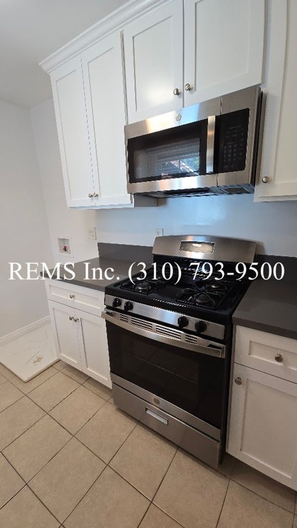Photo - Remodeled 1 Bedroom Upstairs Apartment w/ ... Unit 9038