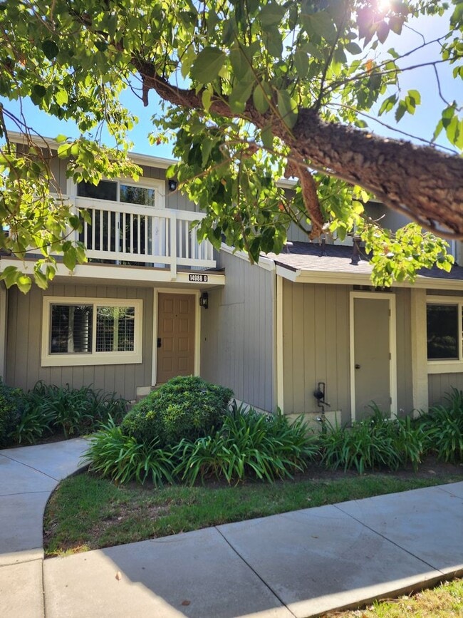 Building Photo - Bright & Beautiful Home Nestled Near Natur...