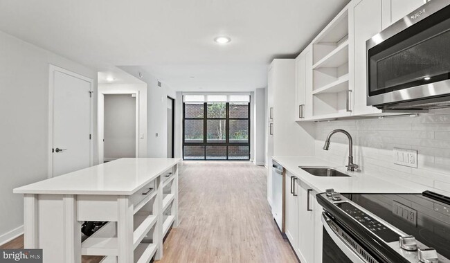 Building Photo - 3990 Upton St NW Unit 2B-PARC-1106 Rental