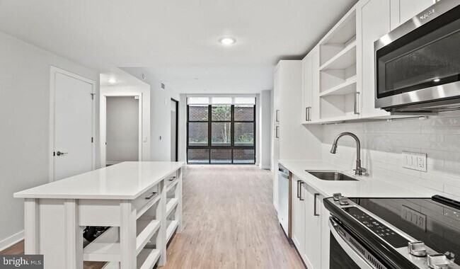 Building Photo - 3990 Upton St NW Unit 2B-PARC-1132 Rental