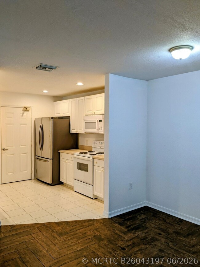 1804 Blue Heron Ln