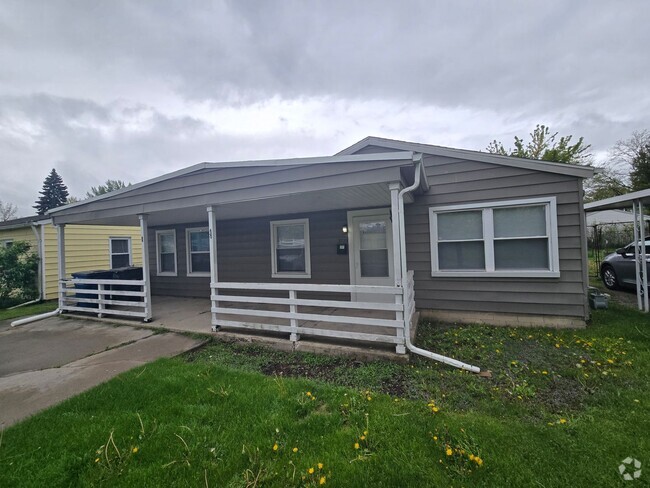 Building Photo - 3 Bedroom House