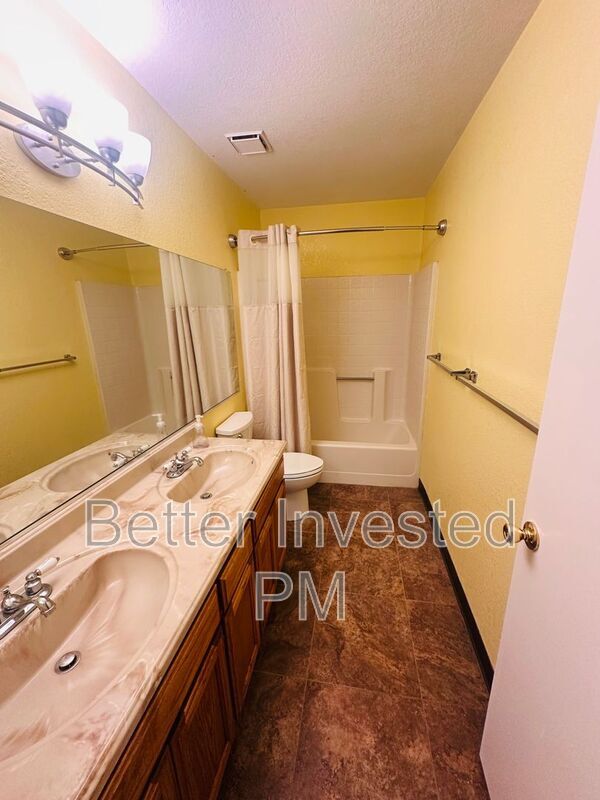 Photo - 674 Claudius Way