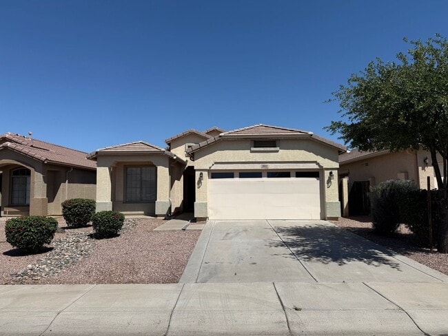 Building Photo - BRAND NEW CARPET 3 Bedroom 2 Bathroom Spacious Floorplan!