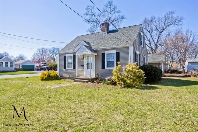 Photo - 320 Island Pond Rd