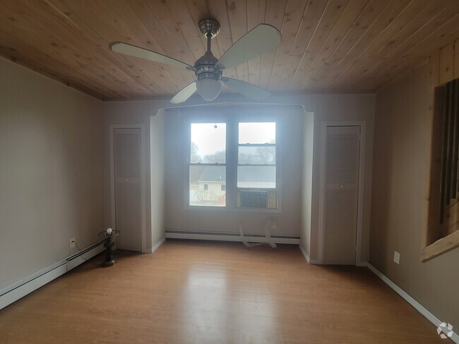 Building Photo - 22 Loughlin Dr Unit #2 Side Apartment