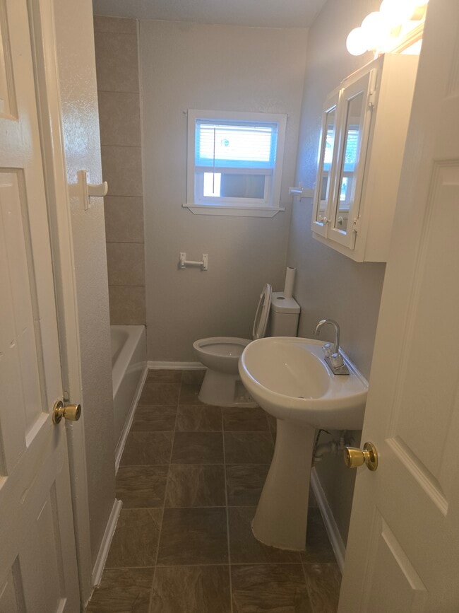 Photo - 2125 Maple Ave