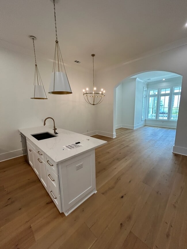 Photo - 310 W 38th St