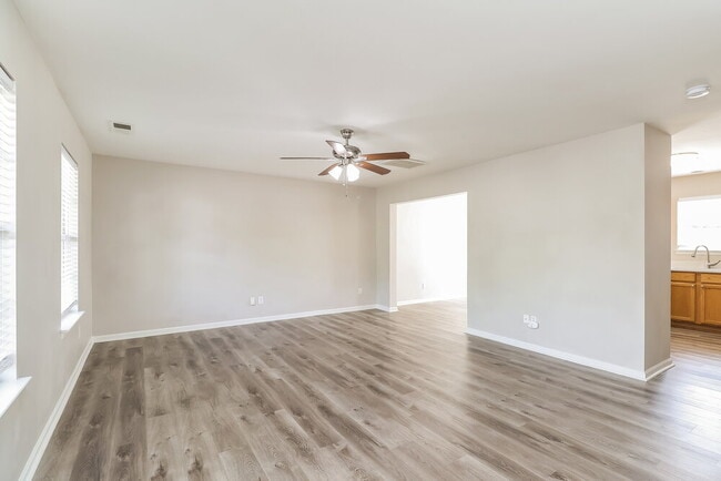 Photo - 2910 Rockingham Ct SW