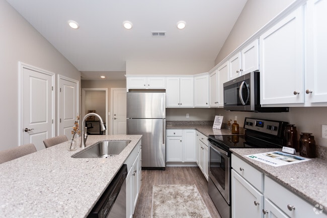 2BR, 2BA - 1150 SF