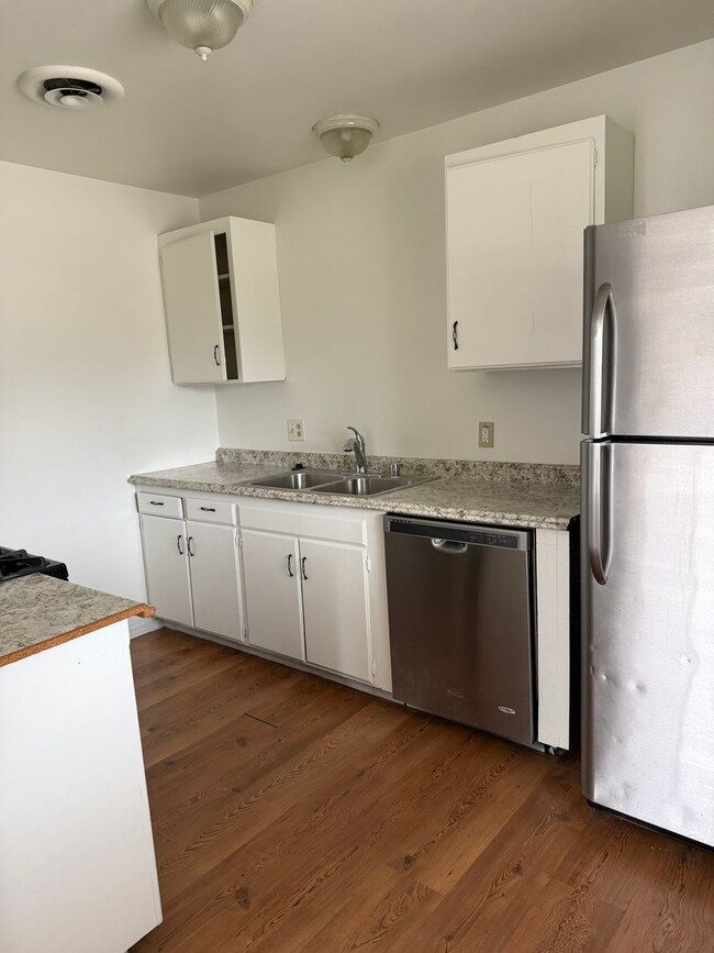 Photo - 2 Bedroom 1 Bath Centrally located