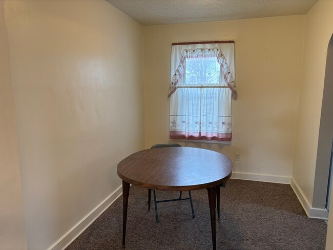 Photo - 104 W Buckingham Ave