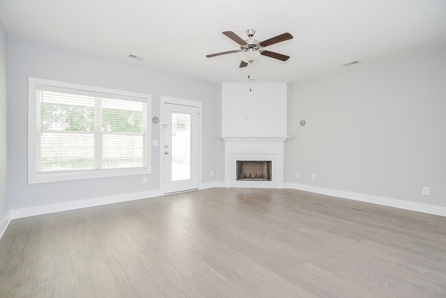 Photo - 4112 Stark St