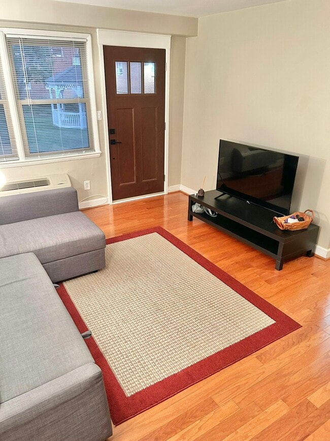 Building Photo - 2036 N Woodrow St Unit 3 Rental