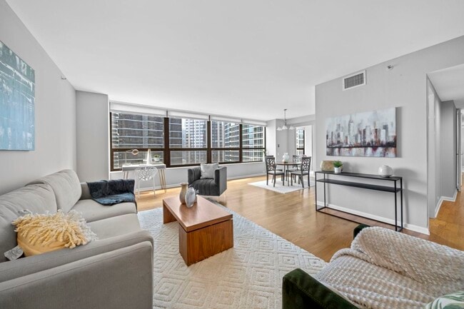 Photo - 400 E Ohio St Unidad 1804