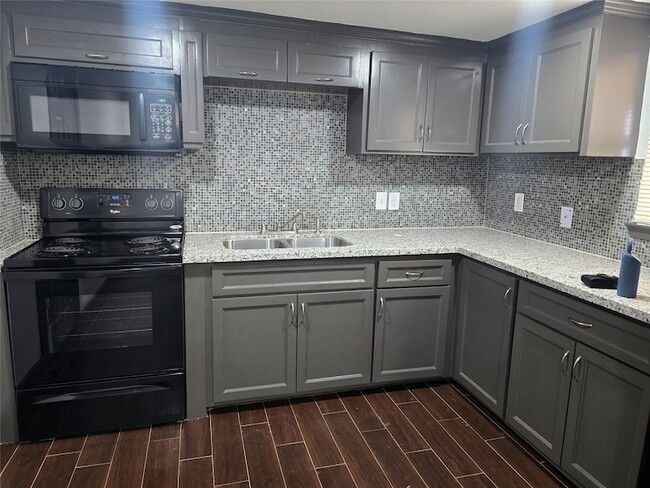Building Photo - 1501 Asbury St Unit B Rental