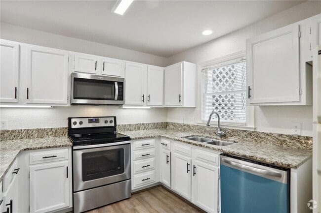 Building Photo - 801 Abingdon Way NE Rental