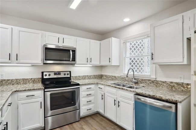 Building Photo - 801 Abingdon Way NE Rental