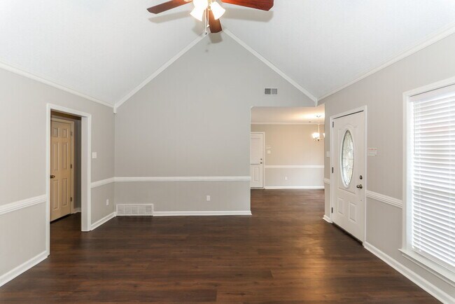 5896 Pipers Green Ln