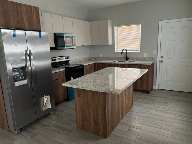 Photo - 521 N Delaware St