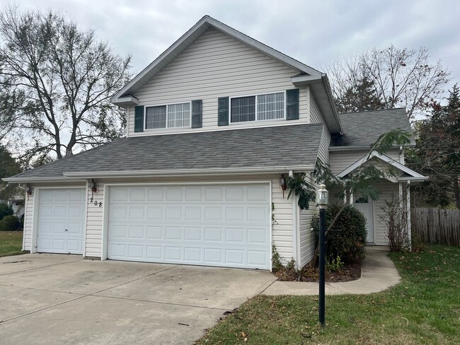 Building Photo - COMING SOON 3 Bedrooms 3 Bathrooms AND A 3... Rental
