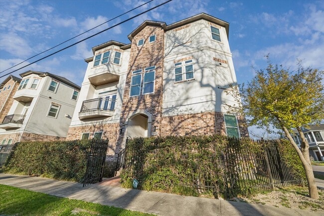 Photo - 1003 E 28th St