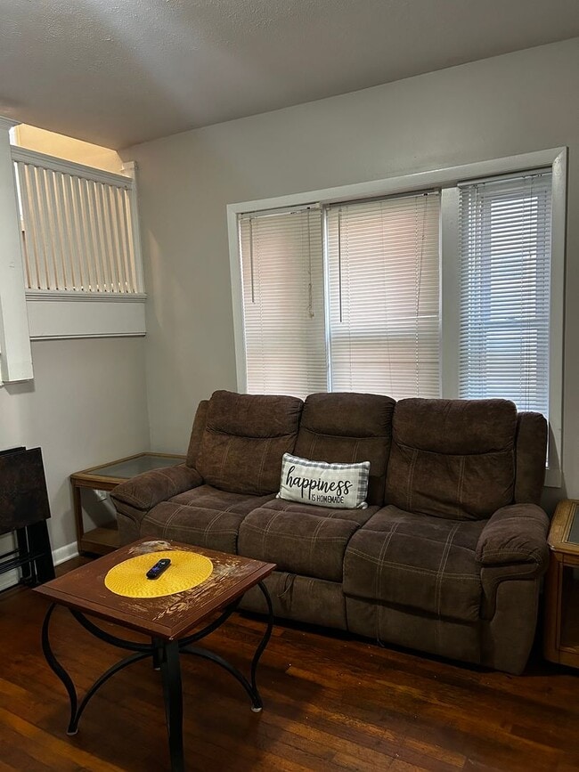 Photo - 1143-1145-1145 S Plymouth Ave Unit 1143 S Plymouth Ave- 10%
