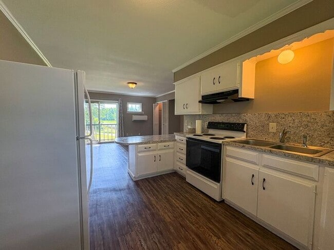 Photo - Tour Today! Studio Apartment in East Tyler...