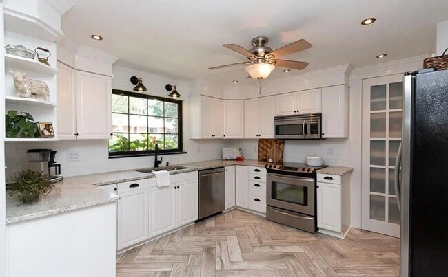 Photo - 256 Castle Dr
