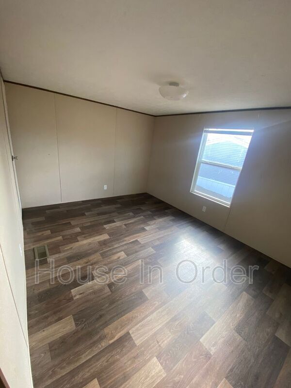 Photo - 124 Shamrock Park Dr