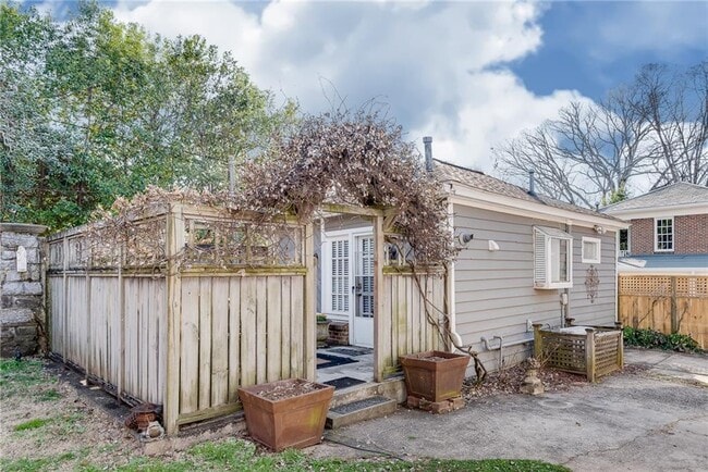 Building Photo - 1143 St Charles Pl NE