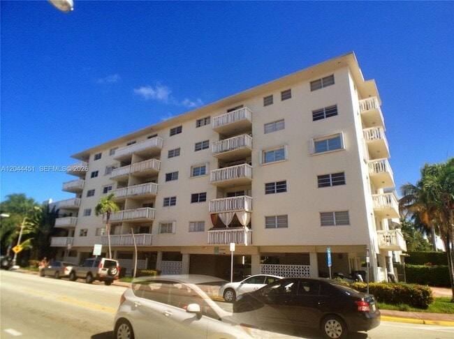Building Photo - 1575 Euclid Ave Unit 305