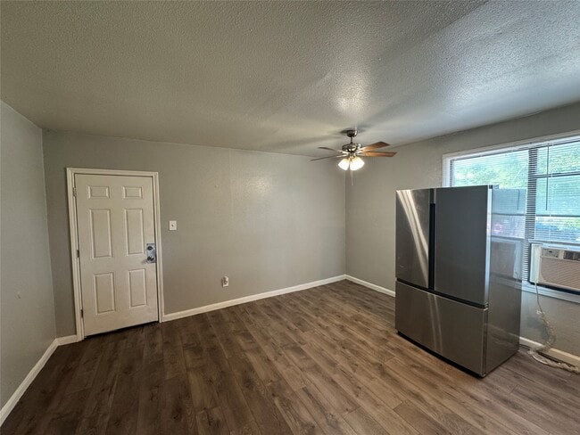 Photo - 2705 Lorraine St