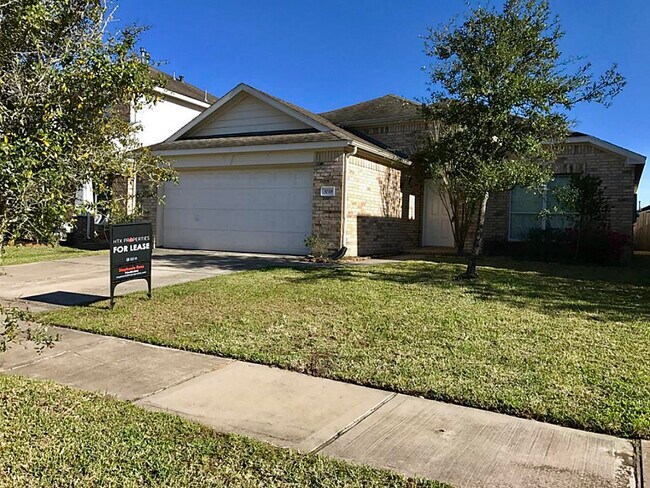 Building Photo - 30318 Emerson Creek Dr
