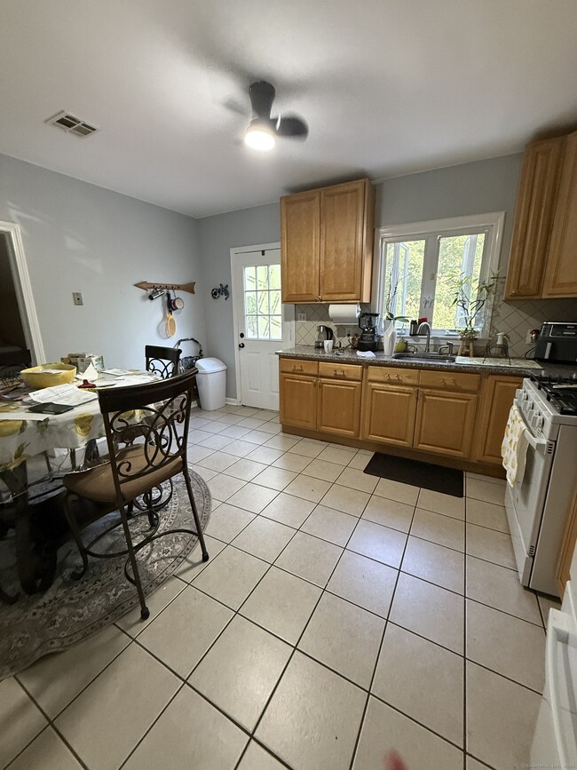 Photo - 194 Southmayd Rd Unit 2nd Floor