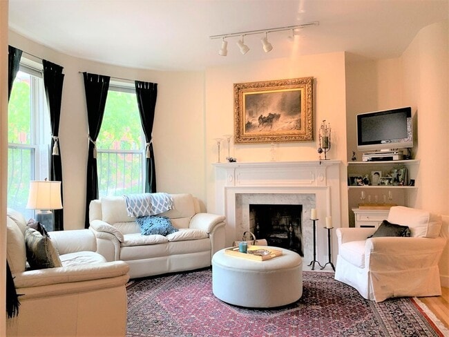 Photo - 425 Marlborough St Unit 2