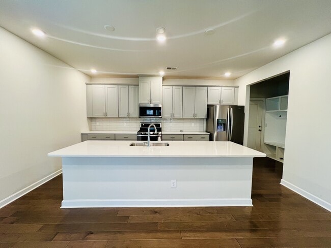 Photo - 3011 Lisburn St