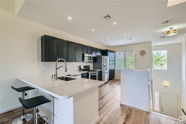 Building Photo - 668 Peachy Canyon Cir Unit 202 Rental