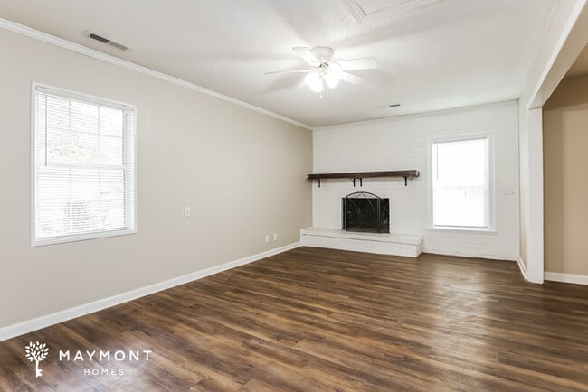 Photo - 4444 Jenwood St