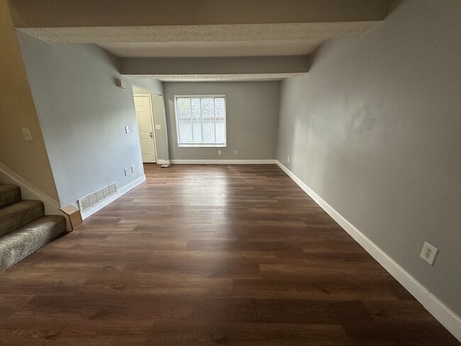 Building Photo - 7043 Muirfield Dr