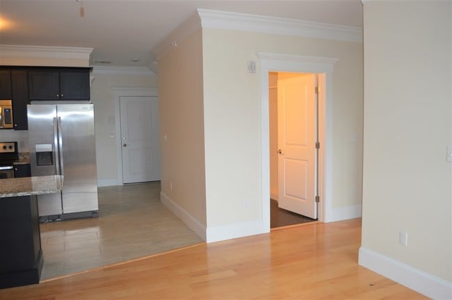 Photo - 2 Silver St Unit 13