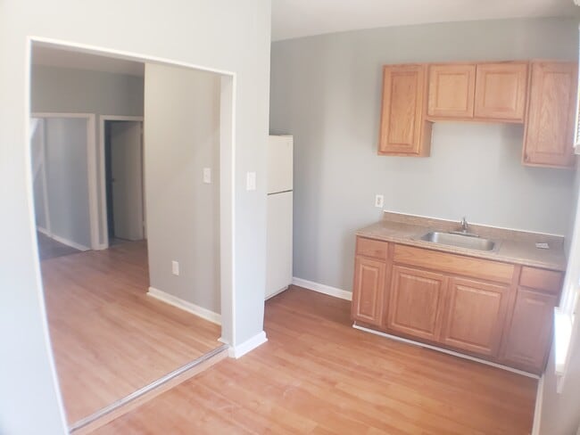 Building Photo - 13 Umberto Ave Unit Room 1