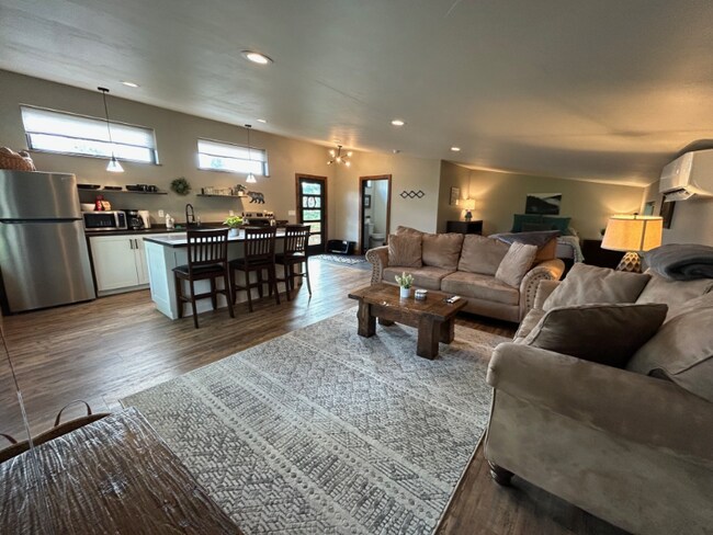 Photo - 1006 Meadowlark Ln House