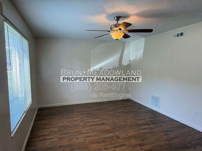 Photo - 1811 Meadowland Ln