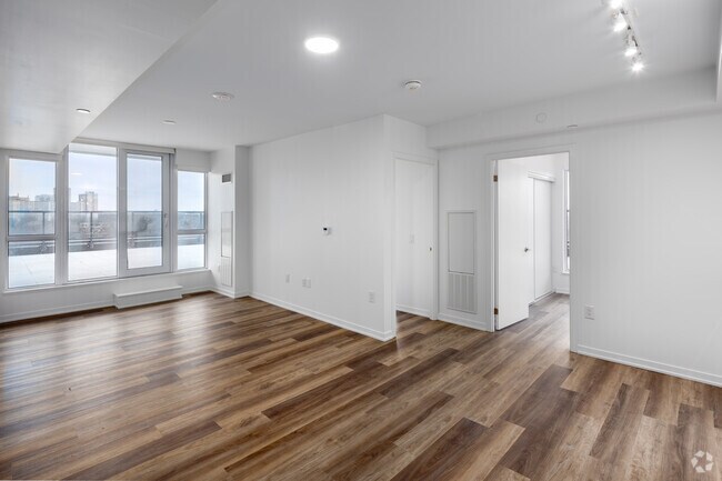 2 BR, 1 BA - 828 SF
