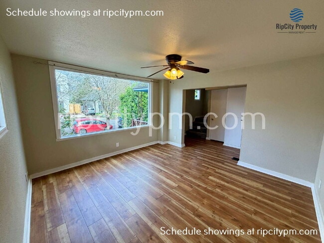 Photo - 1728 SE Clatsop St