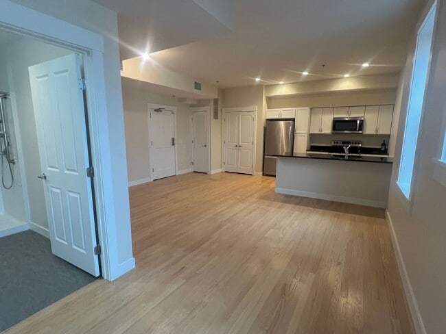 Photo - Putnam Hotel – $2,041 – 1 Bedroom/1 Bathroom, 690 SQ.FT. – UTILITIES INCLUDED, Available Immediately Unidad 305